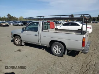 1996 Nissan Frontier XE z VIN 1N6SD11SXTC371962, wystawiony jako Copart lot #52947535 z przebiegiem 256 352 mil mil oraz Czysty tytuł • Clean title. Historia ofert i sprzedaży dostępna na DreamBid. Obrazek 2.
