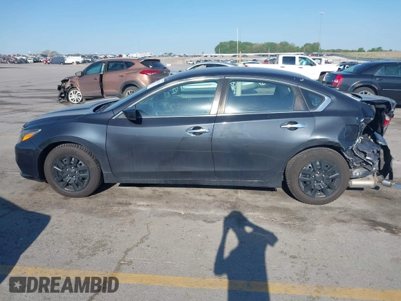 2016 Nissan Altima S z VIN 1N4AL3AP9GC121181, wystawiony jako IAAI lot #42227421 z przebiegiem 135 545 mil mil oraz . Historia ofert i sprzedaży dostępna na DreamBid. Obrazek 14.