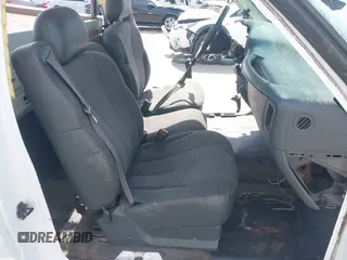 1999 Chevrolet Silverado 2500 z VIN 1GBGC24U2XE246595, wystawiony jako IAAI lot #41865596 z przebiegiem Nie podano mil oraz . Historia ofert i sprzedaży dostępna na DreamBid. Obrazek 8.