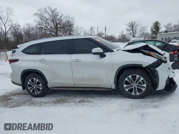 2024 Toyota Highlander LE with VIN 5TDKDRAH8RS537537, listed as a IAAI auction lot 41312425 with 194,008 mi miles and . Bid and sale history available at DreamBid. Image 13.