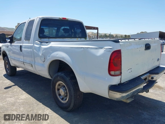 2003 Ford F-250 XL z VIN 1FTNX20L93ED80955, wystawiony jako IAAI lot #42160315 z przebiegiem 311 244 mil mil oraz . Historia ofert i sprzedaży dostępna na DreamBid. Obrazek 3.