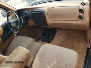 1996 Ford Ranger XL z VIN 1FTCR10U4TUA19112, wystawiony jako Copart lot #73013844 z przebiegiem 152 328 mil mil oraz Szkoda całkowita • Salvage title. Historia ofert i sprzedaży dostępna na DreamBid. Obrazek 8.