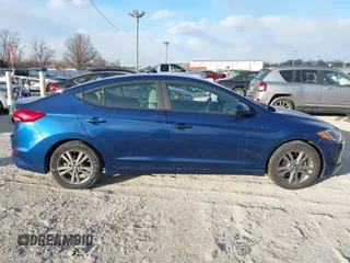 2017 Hyundai Elantra Limited z VIN 5NPD84LF8HH002546, wystawiony jako IAAI lot #41381335 z przebiegiem 102 355 mil mil oraz . Historia ofert i sprzedaży dostępna na DreamBid. Obrazek 13.