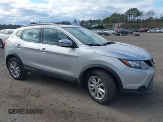 2017 Nissan Rogue SL z VIN JN1BJ1CR7HW141374, wystawiony jako IAAI lot #42017382 z przebiegiem 197 956 mil mil oraz . Historia ofert i sprzedaży dostępna na DreamBid. Obrazek 1.