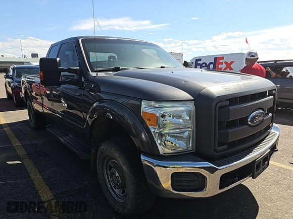 2015 Ford F-250 XLT z VIN 1FT7X2B61FEC57669, wystawiony jako IAAI lot #42430375 z przebiegiem 141 252 mil mil oraz . Historia ofert i sprzedaży dostępna na DreamBid. Obrazek 4.