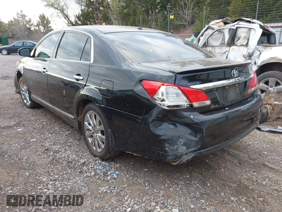2012 Toyota Avalon z VIN 4T1BK3DB7CU455629, wystawiony jako IAAI lot #41794471 z przebiegiem 294 337 mil mil oraz . Historia ofert i sprzedaży dostępna na DreamBid. Obrazek 3.