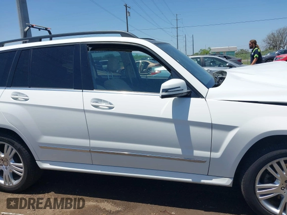 2015 Mercedes-Benz GLK 350 z VIN WDCGG5HB5FG342020, wystawiony jako IAAI lot #42007099 z przebiegiem 128 625 mil mil oraz . Historia ofert i sprzedaży dostępna na DreamBid. Obrazek 14.