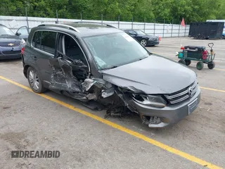 2012 Volkswagen Tiguan SE z VIN WVGBV7AX1CW095230, wystawiony jako IAAI lot #42308735 z przebiegiem 161 213 mil mil oraz . Historia ofert i sprzedaży dostępna na DreamBid. Obrazek 1.
