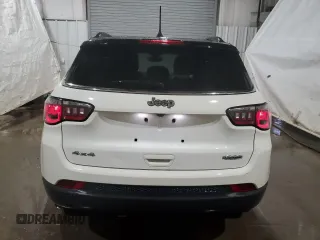 2020 Jeep Compass Latitude z VIN 3C4NJDBB3LT244287, wystawiony jako Copart lot #57587395 z przebiegiem 53 063 mil mil oraz Czysty tytuł • Clean title. Historia ofert i sprzedaży dostępna na DreamBid. Obrazek 6.