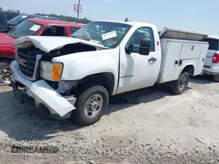 2009 GMC Sierra 2500HD z VIN 1GDHC44K49F172342, wystawiony jako IAAI lot #42172314 z przebiegiem 372 877 mil mil oraz . Historia ofert i sprzedaży dostępna na DreamBid. Obrazek 2.