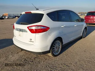 2013 Ford C-Max SE z VIN 1FADP5AU8DL556370, wystawiony jako IAAI lot #41276760 z przebiegiem 135 618 mil mil oraz . Historia ofert i sprzedaży dostępna na DreamBid. Obrazek 4.