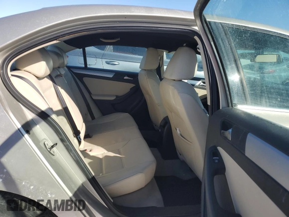 2013 Volkswagen Jetta SE z VIN 3VWDX7AJ8DM232729, wystawiony jako Copart lot #45302315 z przebiegiem 121 938 mil mil oraz Szkoda całkowita • Salvage title. Historia ofert i sprzedaży dostępna na DreamBid. Obrazek 10.