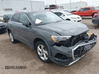 2020 Audi Q3 Premium z VIN WA1AECF38L1090483, wystawiony jako IAAI lot #41938165 z przebiegiem 53 168 mil mil oraz . Historia ofert i sprzedaży dostępna na DreamBid. Obrazek 1.