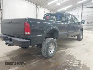 2004 Ford F-350 XL z VIN 1FTSW31P74EB44030, wystawiony jako IAAI lot #42232329 z przebiegiem 141 796 mil mil oraz . Historia ofert i sprzedaży dostępna na DreamBid. Obrazek 4.