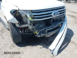 2019 Ford Expedition XLT z VIN 1FMJU1HT1KEA85882, wystawiony jako IAAI lot #42127179 z przebiegiem 110 173 mil mil oraz . Historia ofert i sprzedaży dostępna na DreamBid. Obrazek 6.