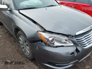 2013 Chrysler 200 Limited with VIN 1C3CCBCG8DN718207, listed as a IAAI auction lot 42136735 with 139,632 mi miles. Bid and sale history available at carsss.com. Image 6.