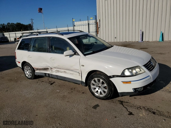 2003 Volkswagen Passat GLS with VIN WVWVD63B43E323839, listed as a Copart auction lot 81100434 with 164,795 mi miles and Salvage Title. Bid and sale history available at carsss.com. Image 4.