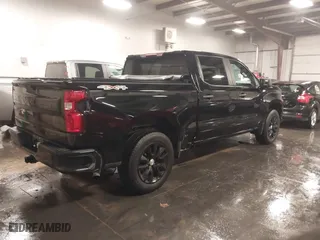 2021 Chevrolet Silverado 1500 Custom with VIN 1GCPYBEK0MZ301074, listed as a IAAI auction lot 40954540 with 40,785 mi miles. Bid and sale history available at carsss.com. Image 4.