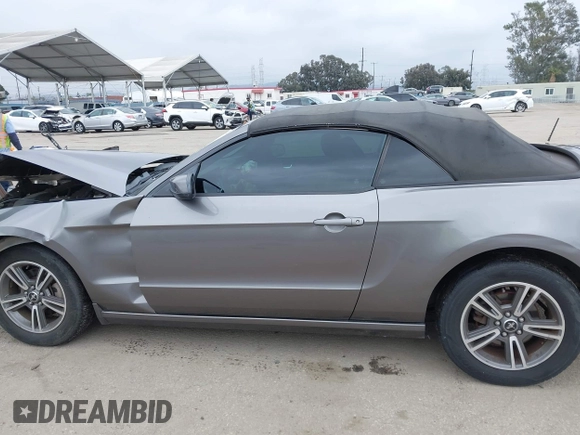 2013 Ford Mustang V6 with VIN 1ZVBP8EM7D5214021, listed as a IAAI auction lot 42197070 with 137,888 mi miles and . Bid and sale history available at DreamBid. Image 15.