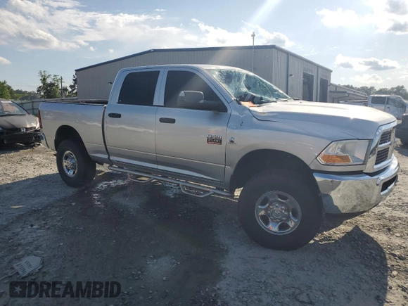 2012 Ram 2500 ST z VIN 3C6UD5CLXCG158412, wystawiony jako Copart lot #56632025 z przebiegiem 94 758 mil mil oraz Szkoda całkowita • Salvage title. Historia ofert i sprzedaży dostępna na DreamBid. Obrazek 4.