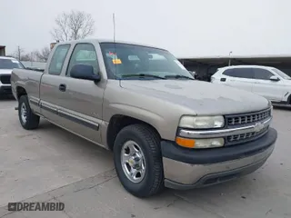 2002 Chevrolet Silverado 1500 LS with VIN 2GCEC19V321217096, listed as a IAAI auction lot 41727809 with 273,315 mi miles. Bid and sale history available at carsss.com. Image 1.