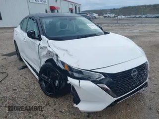 2024 Nissan Sentra SR z VIN 3N1AB8DV9RY240768, wystawiony jako IAAI lot #41928885 z przebiegiem 13 959 mil mil oraz . Historia ofert i sprzedaży dostępna na DreamBid. Obrazek 1.