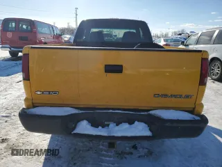 2002 Chevrolet S-10 LS with VIN 1GCDT19WX28158890, listed as a Copart auction lot 45664955 with 133,634 mi miles and Clean Title. Bid and sale history available at carsss.com. Image 6.
