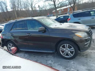 2013 Mercedes-Benz M-Class ML 350 BlueTEC with VIN 4JGDA2EB7DA258502, listed as a IAAI auction lot 41269991 with 140,182 mi miles. Bid and sale history available at carsss.com. Image 14.