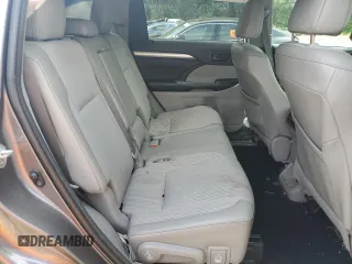 2018 Toyota Highlander LE with VIN 5TDBZRFH5JS824574, listed as a Copart auction lot 57248455 with 123,799 mi miles and Clean title. Bid and sale history available at DreamBid. Image 11.