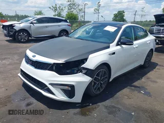 2020 Kia Optima LX z VIN 5XXGT4L38LG447472, wystawiony jako IAAI lot #42192053 z przebiegiem 84 972 mil mil oraz . Historia ofert i sprzedaży dostępna na DreamBid. Obrazek 2.