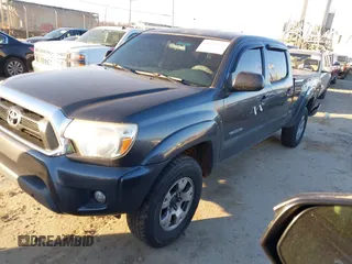 2015 Toyota Tacoma with VIN 3TMMU4FN5FM077680, listed as a IAAI auction lot 41008355 with 221,940 mi miles. Bid and sale history available at carsss.com. Image 17.