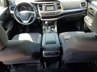 2017 Toyota Highlander LE z VIN 5TDZZRFH5HS228714, wystawiony jako Copart lot #65010265 z przebiegiem 115 953 mil mil oraz Szkoda całkowita • Salvage title. Historia ofert i sprzedaży dostępna na DreamBid. Obrazek 8.