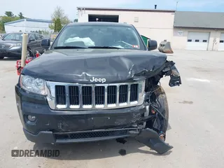 2011 Jeep Grand Cherokee Laredo z VIN 1J4RR4GG0BC547689, wystawiony jako IAAI lot #42230005 z przebiegiem 192 361 mil mil oraz . Historia ofert i sprzedaży dostępna na DreamBid. Obrazek 12.