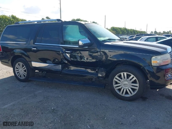 2007 Lincoln Navigator L with VIN 5LMFL27527LJ14016, listed as a IAAI auction lot 41172163 with 241,928 mi miles. Bid and sale history available at carsss.com. Image 6.