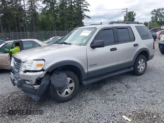 2006 Ford Explorer XLT z VIN 1FMEU73E26UB67225, wystawiony jako IAAI lot #42291341 z przebiegiem 134 682 mil mil oraz . Historia ofert i sprzedaży dostępna na DreamBid. Obrazek 2.