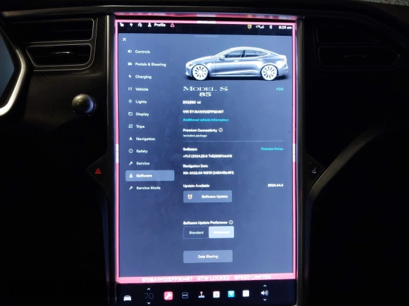 2014 Tesla Model S 60 with VIN 5YJSA1H1XEFP30497, listed as a IAAI auction lot 41294630 with 203,663 mi miles and . Bid and sale history available at DreamBid. Image 7.