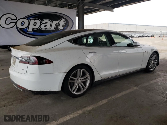 2013 Tesla Model S with VIN 5YJSA1CN1DFP14049, listed as a Copart auction lot 54541415 with 124,270 mi miles and Salvage Title. Bid and sale history available at carsss.com. Image 3.