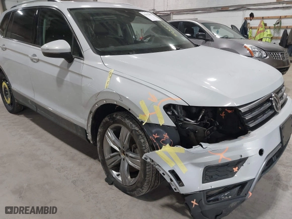 2019 Volkswagen Tiguan SEL Premium with VIN 3VV4B7AX7KM008257, listed as a IAAI auction lot 41612957 with 82,895 mi miles. Bid and sale history available at carsss.com. Image 6.