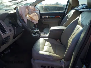 2009 Lincoln MKX with VIN 2LMDU68C39BJ12200, listed as a Copart auction lot 83036404 with Not Provided miles and Salvage Title. Bid and sale history available at DreamBid. Image 7.