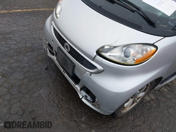 2015 Smart fortwo Passion with VIN WMEEJ3BA9FK819985, listed as a IAAI auction lot 41879486 with 79,394 mi miles. Bid and sale history available at carsss.com. Image 6.