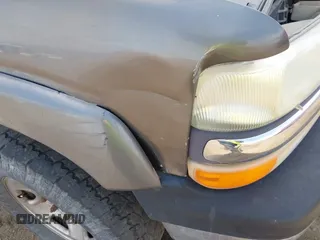 2000 Chevrolet Silverado 2500 LS z VIN 1GCGK29U7YE398008, wystawiony jako IAAI lot #42432596 z przebiegiem 217 691 mil mil oraz . Historia ofert i sprzedaży dostępna na DreamBid. Obrazek 6.