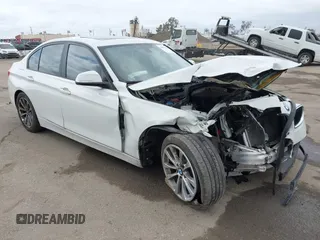 2018 BMW 3 Series 320i z VIN WBA8E1G56JNU93177, wystawiony jako IAAI lot #42074864 z przebiegiem 45 075 mil mil oraz . Historia ofert i sprzedaży dostępna na DreamBid. Obrazek 1.