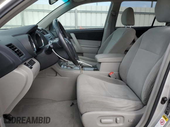 2010 Toyota Highlander z VIN 5TDZK3EH0AS020782, wystawiony jako Copart lot #54514925 z przebiegiem 204 086 mil mil oraz Szkoda całkowita • Salvage title. Historia ofert i sprzedaży dostępna na DreamBid. Obrazek 7.