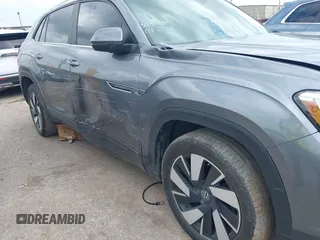 2024 Volkswagen Atlas SE with VIN 1V2JE2CAXRC237272, listed as a IAAI auction lot 42128786 with 61,475 mi miles and . Bid and sale history available at DreamBid. Image 6.