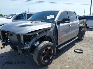 2022 Ram 1500 Rebel z VIN 1C6SRFLT2NN351050, wystawiony jako IAAI lot #41976882 z przebiegiem 59 490 mil mil oraz . Historia ofert i sprzedaży dostępna na DreamBid. Obrazek 2.