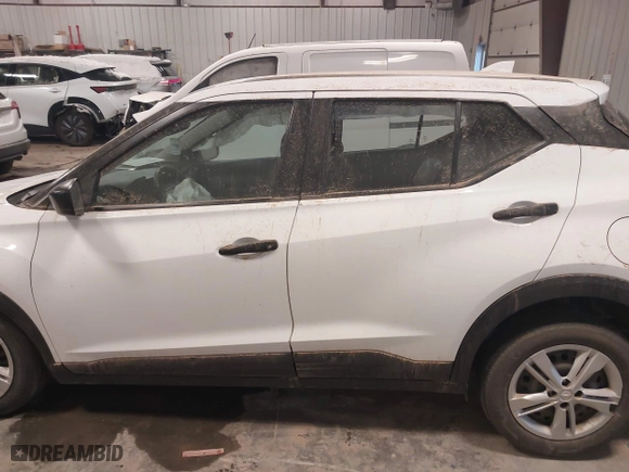 2021 Nissan Kicks S with VIN 3N1CP5BVXML479103, listed as a IAAI auction lot 41827652 with 110,394 mi miles. Bid and sale history available at carsss.com. Image 14.