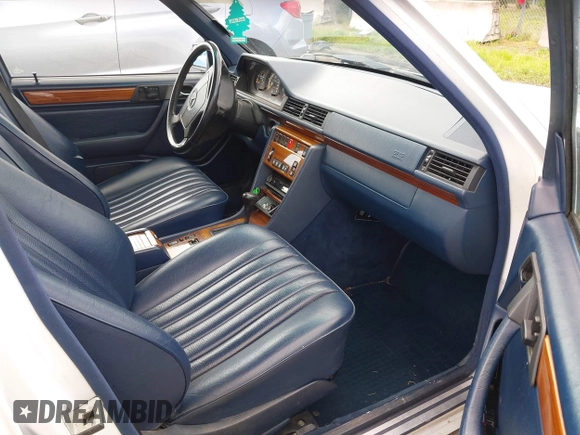 1992 Mercedes-Benz 300 with VIN WDBEA90E1NF206532, listed as a IAAI auction lot 42148991 with 248,072 mi miles and . Bid and sale history available at DreamBid. Image 5.