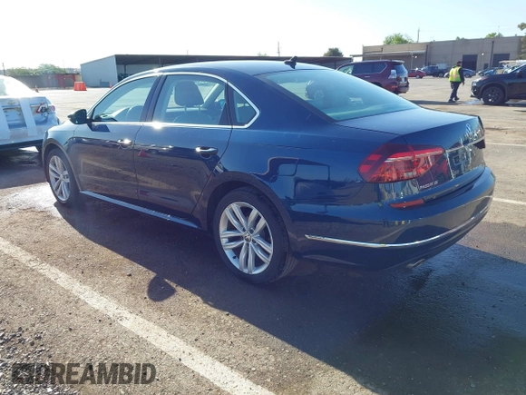 2018 Volkswagen Passat SE z VIN 1VWBA7A3XJC038887, wystawiony jako IAAI lot #42084936 z przebiegiem 62 857 mil mil oraz . Historia ofert i sprzedaży dostępna na DreamBid. Obrazek 3.