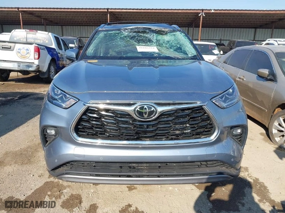 2024 Toyota Highlander LE with VIN 5TDKDRBH4RS574258, listed as a IAAI auction lot 41843324 with 9,936 mi miles. Bid and sale history available at carsss.com. Image 13.