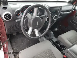2008 Jeep Wrangler Sahara z VIN 1J4FA54128L561392, wystawiony jako Copart lot #50216865 z przebiegiem 183 825 mil mil oraz Czysty tytuł • Clean title. Historia ofert i sprzedaży dostępna na DreamBid. Obrazek 8.